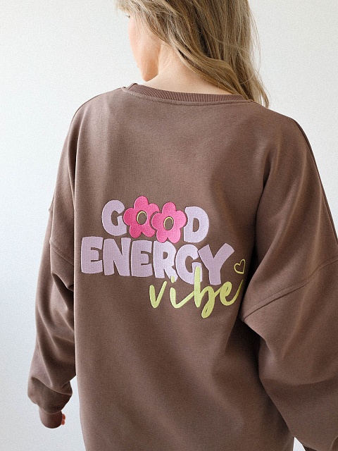 Свитшот с О-вырезом с вышивкой на спине Good energy vibe в Уфе